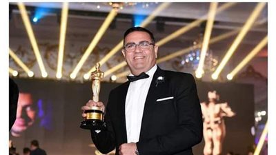 الدكتور محمد القناوي يفوز بجائزة أفضل طبيب أسنان في 