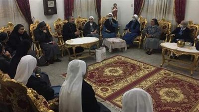 الأنبا عمانوئيل يلتقي براهبات الإيبارشية احتفالًا بالنذور والذبيحة الإلهية | صور