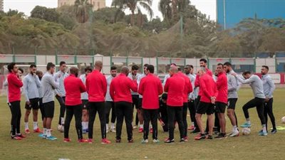 موسيماني يجتمع مع لاعبي الأهلي قبل المران الصباحي