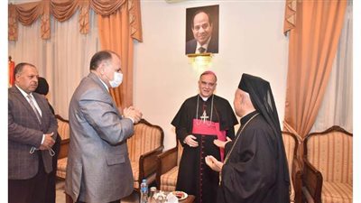 محافظ أسيوط يستقبل سفيرالفاتيكان بمطرانية الأقباط الكاثوليك | صور