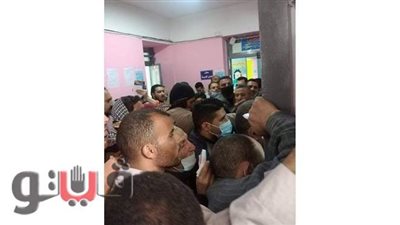 زحام أمام مدارس الشرقية بسبب شريحة التابلت | صور