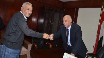 رئيس مدينة إسنا الجديد يراجع موقف المشروعات الجارية | صور