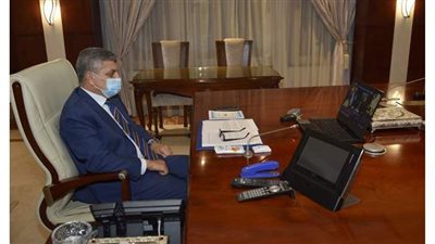 رئيس هيئة قناة السويس يفوز بجائزة  الإنجاز المتميز