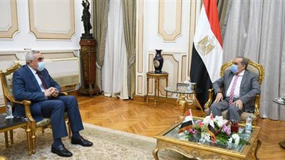وزير الإنتاج الحربي يلتقي سفير العراق لمتابعة دعم سبل التعاون