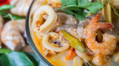 طريقة عمل شوربة السي فود بالكريمة والجمبري وأرز صيادية| فيديو