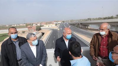 وزير النقل يتفقد المشروعات الجاري تنفيذها في الصعيد
