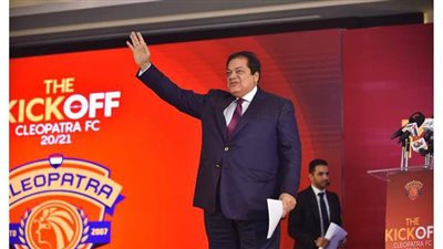 أبو العينين يؤازر لاعبي سيراميكا والجهاز الفني قبل لقاء البنك الأهلي