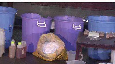 اللقطات الأولى لمداهمة فيلا القناطر لإنتاج وتصنيع مخدر الشابو | فيديو