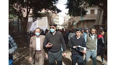 حملات مكبرة لرفع المخلفات الصلبة والإشغالات بمركز ملوي بالمنيا