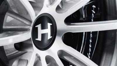 عرض الجنوط أحد وسائل دعاية هينيسي للتشويق لسيارتها 