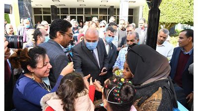 محافظ قنا يشارك ذوي الإعاقة الاحتفال باليوم العالمي لهم