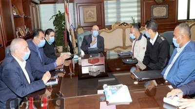 محافظ بني سويف يبحث نقل الباعة لسوق ترعة البوصة بعد تطويره