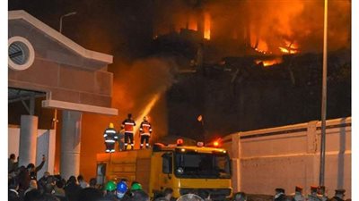 محافظ الإسكندرية يتابع أعمال إخماد حريق الميناء