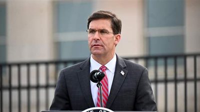 أمام عدسات المصورين.. وزير الدفاع الأمريكي يتلقى اللقاح المضاد لكورونا