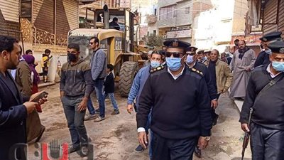 إزالة 413 حالة تعديات وإشغالات من شوارع الفشن ببني سويف | صور