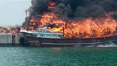 حريق ضخم يلتهم قوارب صيد في ميناء 