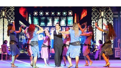 وزيرة الثقافة تشهد مسرحية 