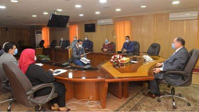 محافظ أسيوط يأمر بصرف إعانات عاجلة وبحث شكاوى المواطنين باللقاء الأسبوعي | صور