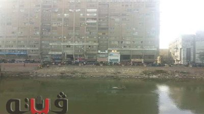 تجمهر أهالي الزقازيق بعد إلقاء شخص نفسه في مياه بحر مويس | صور