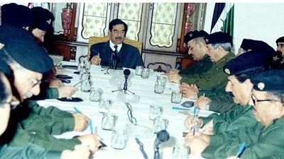 عمرو موسي يثير أزمة فى العراق.. وتكذيب لصراخه فى وجه مهيب الركن صدام