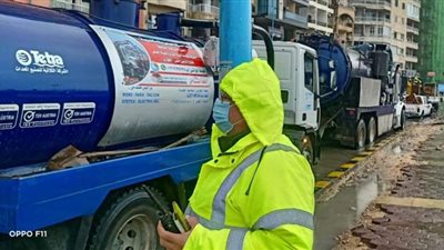 6 صور ترصد غرق كورنيش الإسكندرية بمياه الأمطار