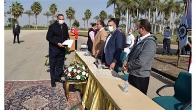 تكريم أبناء العاملين المتفوقين في مصنع 