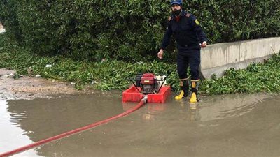 بدء رفع تراكمات مياه الأمطار من شوارع البحيرة | صور