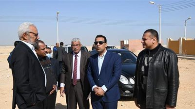 نائب محافظ قنا يتفقد قرى الظهير الصحراوي بفرشوط وأبوتشت ودشنا l صور