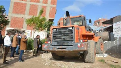 حملة مكبرة بالقليوبية لرفع الإشغالات بحرم الطريق الزراعى بقها