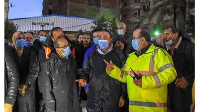 ١٠ سيارات صرف صحي لتصريف مياه الأمطار بمنطقة طوسون بالإسكندرية