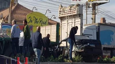 إصابة سيدة بعد تصادم سيارتها بتريلا فى طريق الغربية