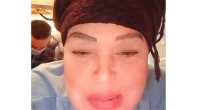 فيفي عبده تطمئن الجمهور على صحتها: 