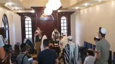 يهود يقيمون طقس 