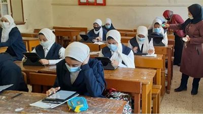 ٢٠ الف طالب بالصف الأول الثانوي بأسيوط يواصلون الامتحان التجريبى