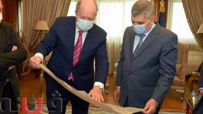 رئيس هيئة قناة السويس يبحث سبل التعاون مع جمعية أصدقاء ديليسبس
