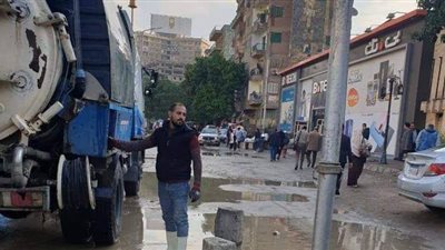 محافظ الجيزة يتابع أعمال شفط مياه الأمطار بالأحياء والمراكز