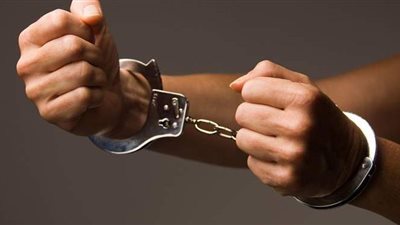 التحقيق مع مسجل خطر وزوجته بتهمة تعذيب نجلهما صعقا بالكهرباء