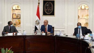 وزير الإسكان يتابع توصيل خدمات الصرف الصحى للمناطق الريفية ضمن المبادرة الرئاسية 