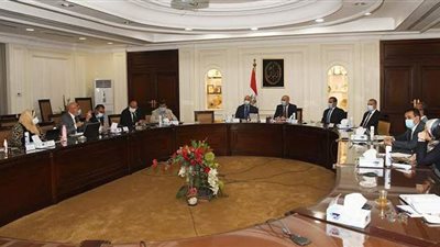 وزير الإسكان ومحافظ القاهرة يستعرضان مخطط تطوير منطقة منشأة ناصر
