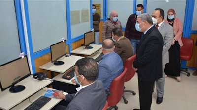 محافظ المنيا يتابع اختبارات التنفيذيين لشغل مناصب قيادية