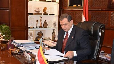 القوى العاملة: تعيين 53 شابًا والتفتيش على 299 منشأة بمطروح