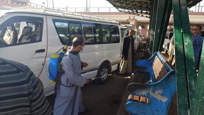 حملة لتعقيم وتطهير مواقف الأجرة بالأزهر ونزلة عبداللاه في أسيوط | صور