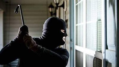 ضبط ربة منزل وعاطلين لسرقتهم مبالغ مالية من داخل شركة بمدينة نصر