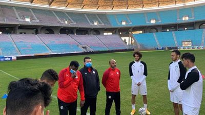 عبدالستار صبري  يجتمع بلاعبي منتخب الشباب |صور