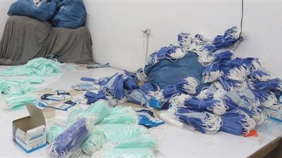 ضبط مصنع كرتون بطوخ لتعبئة كمامات غير مطابقة للمواصفات القياسية