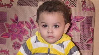 تفاصيل معاناة زوجين بين المستشفيات مع رضيعهما المولود بعيب خلقي في المثانة | صور