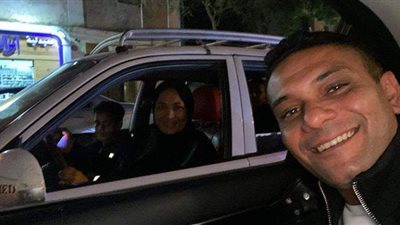 التفاصيل الكاملة لآسر ياسين مع سائقة التاكسي| صورة