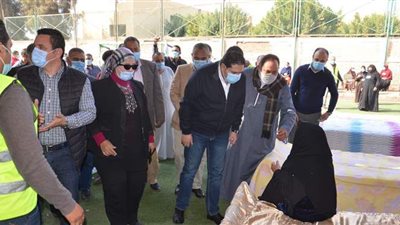 نائب محافظ بني سويف يفتتح معرضا لتوفير الأجهزة المعمرة والأثاث المنزلي 