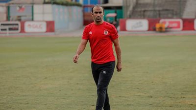 عبد الحفيظ يعقد جلسة مع الجهاز الإداري بالأهلي استعدادًا لرحلة النيجر