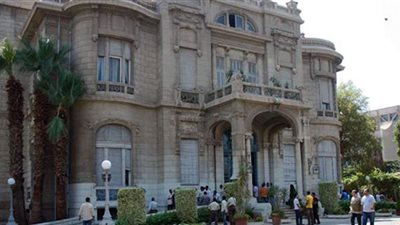 لمواجهة كورونا.. رئيس جامعة عين شمس يمنح العاملين إجازة بالتبادل على دفعتين